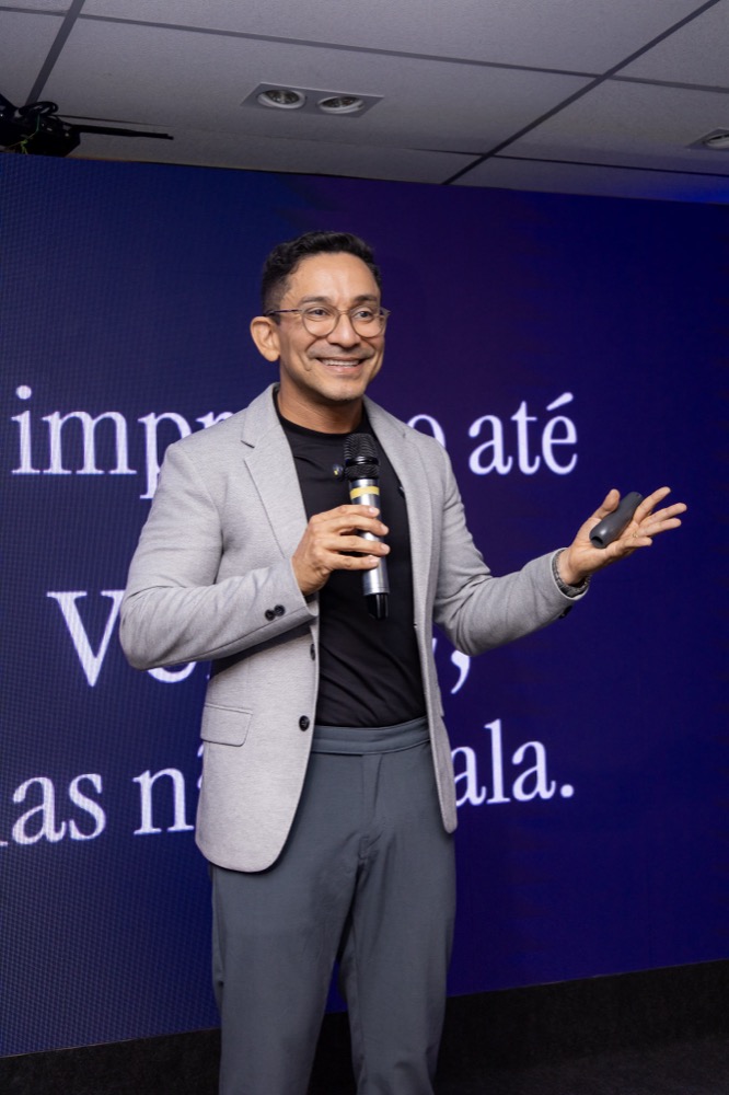 Marcelo Pereira conduzindo treinamento executivo de liderança